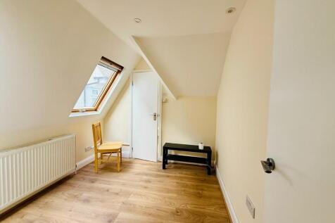 787 Finchley Road...