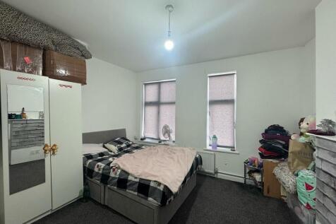 Warwick Avenue (4...