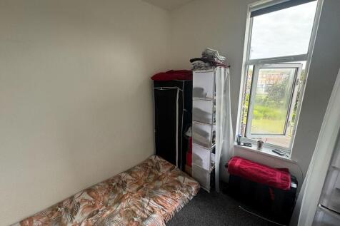 Warwick Avenue (7...