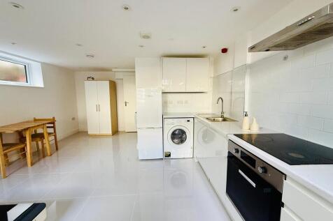 787 Finchley Road...