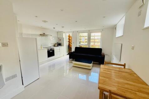 787 Finchley Road...