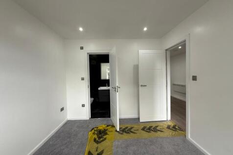 62 Hounslow ROad ...