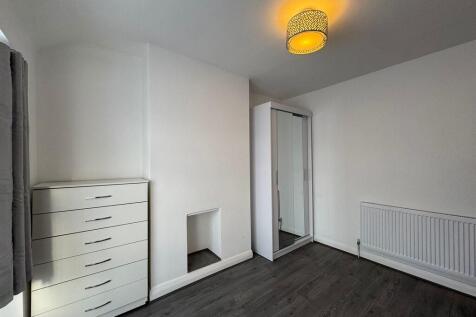 26 Launceston Gar...