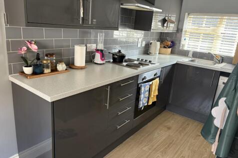 Kitchen / reception