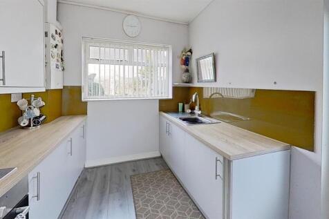 2-Trebanog-Close-Kitchen.jpg
