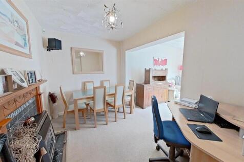 22-Worle-Avenue-07012025_195355.jpg