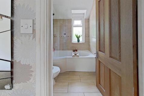 Tyr-Winch-Road-Bathroom.jpg