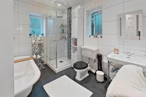 13-A-Clos-y-Carlwm-Bathroom.jpg