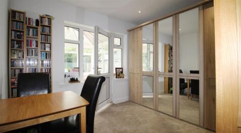 Bedroom 2/Dining Room