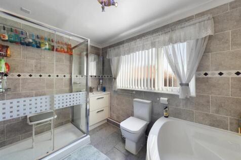 Master Bedroom En-Suite