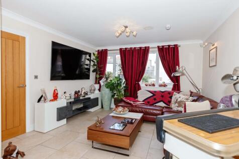 Pier Road_25