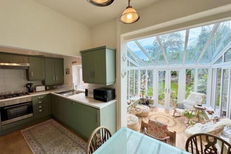 Kitchen/Dining area