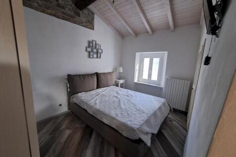 Bedroom 1 floor