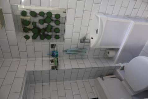 toilet/shower