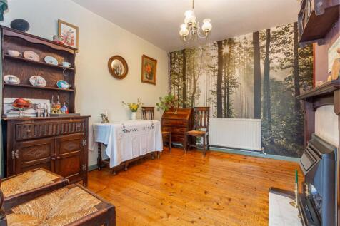Dinig-room-2.jpg