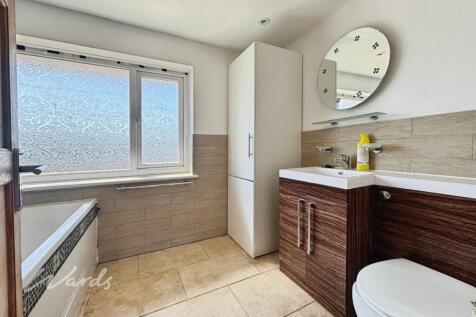 En-Suite Bathroom