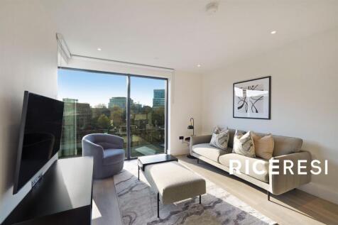 Spacious Reception Room