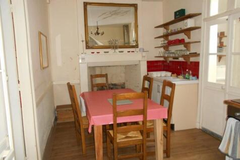 Kitchen dining area