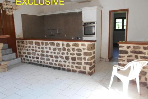 Kitchen dining area
