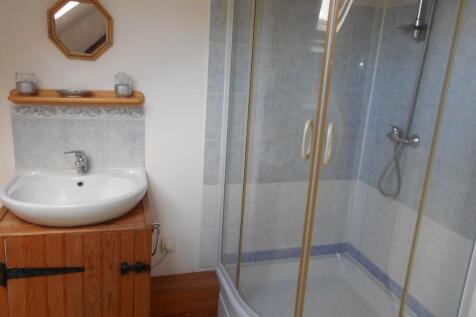 house 2 shower room