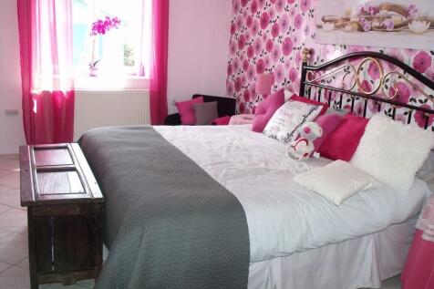 Ground floor bedroom