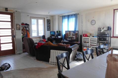 Lounge to front door