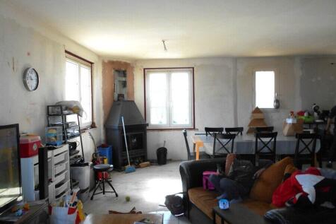 Lounge to fireplace