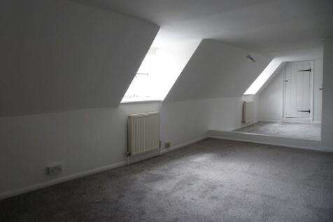 Master bedroom Medium.jpg