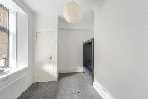 7b Claremont Place