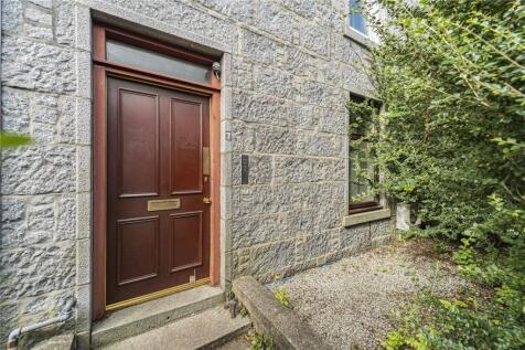 7b Claremont Place