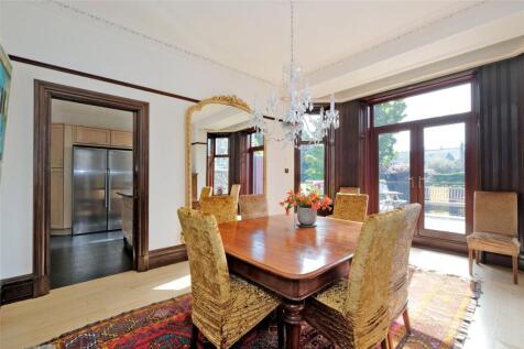 51 Albury Rd