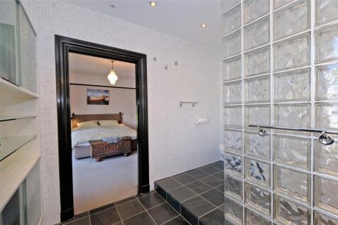 51 Albury Rd