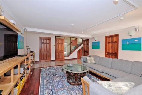51 Albury Rd