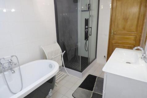 1st floor bathroom