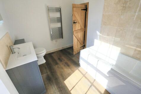 1st Floor Bathroom