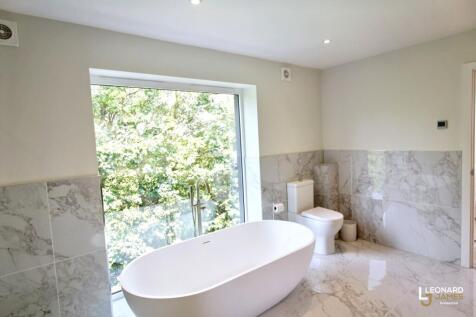 Master Bedroom En-Suite