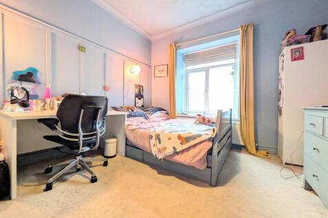 listing_716953_0002_754a37e8.jpg