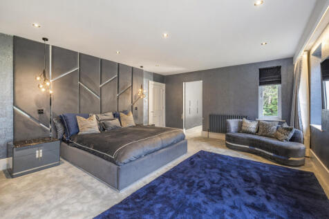 2 Bedroom 2 Bathroom Apartment