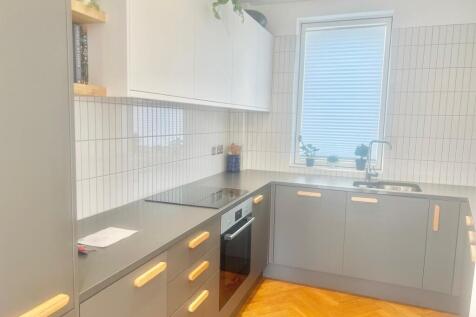 Charming 2-Bedroom House on Drummond Road