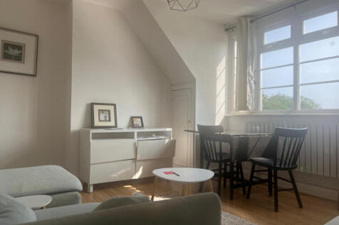 Charming Two-Bedroom Apartment in SE6 - Perfect f