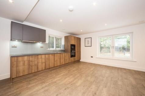 3 bed terraced house to rent Beechwood Rd, London