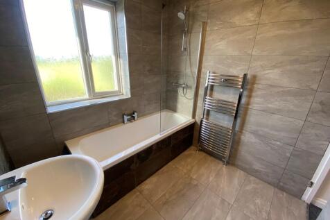 Bright &amp; Versatile 2-Bedroom Home with Bonus Room