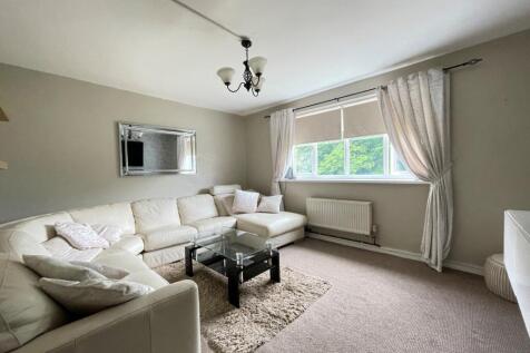 5 bed terraced house to rent Alton Rd, London CR0