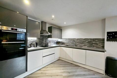 3 bed terraced house to rent Radcliffe Rd, London