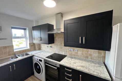 3 bed flat to rent Larkbere Rd, London SE26
