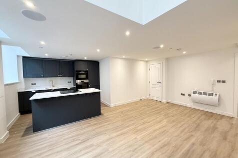 2 bed flat to rent Burlington Rd, New Malden KT3