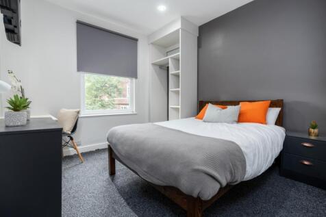 2 bedroom with a study on Warbeck Rd, Call us to 
