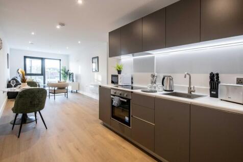2 bed flat to rent George Rd, London KT3
