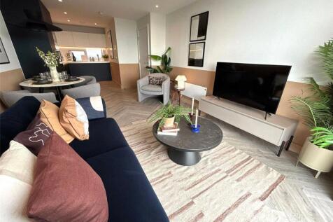 3 bedroom for 2 sharer's or a family in W12