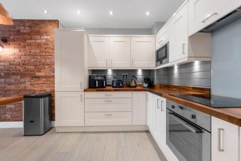 2 bed flat to rent Kirkly Cl, London CR2